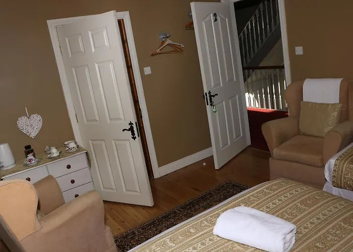 לינה וארוחת בוקר Rockfield House