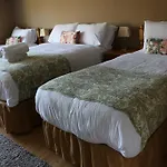 Rockfield House 2*