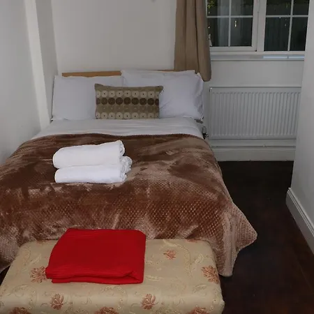 Rockfield House 2*