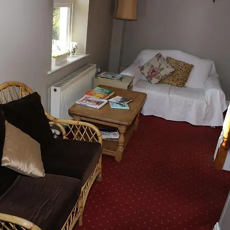 Rockfield House 2*